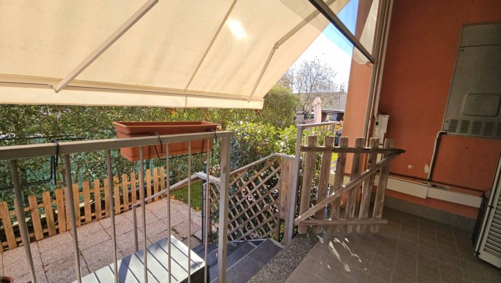 Novedo di Giussago vendesi 3 locali con giardino